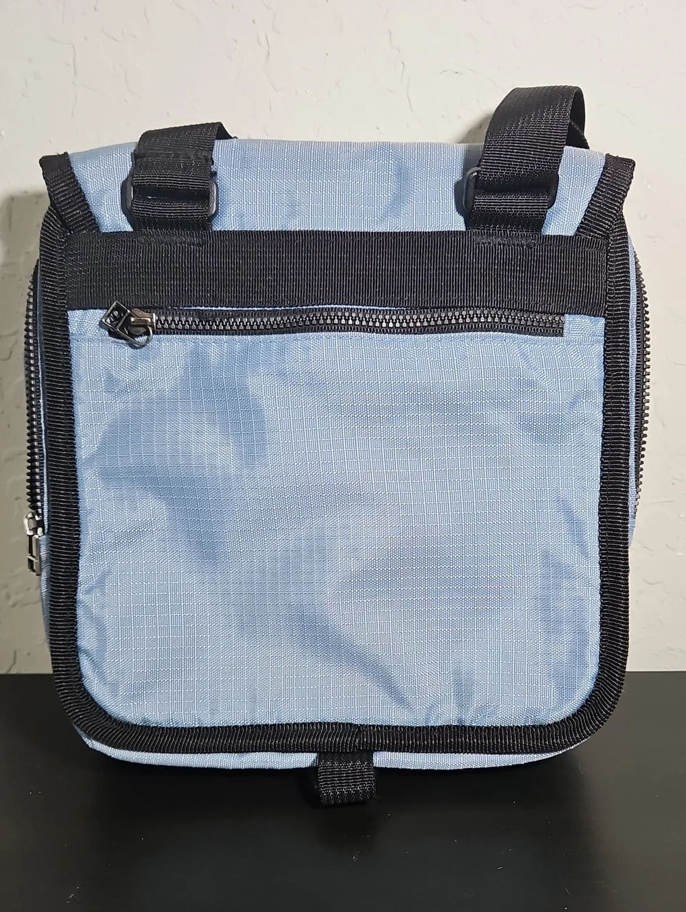 Eddie Bauer Travel Gear Light Blue/Black Crossbody Bag